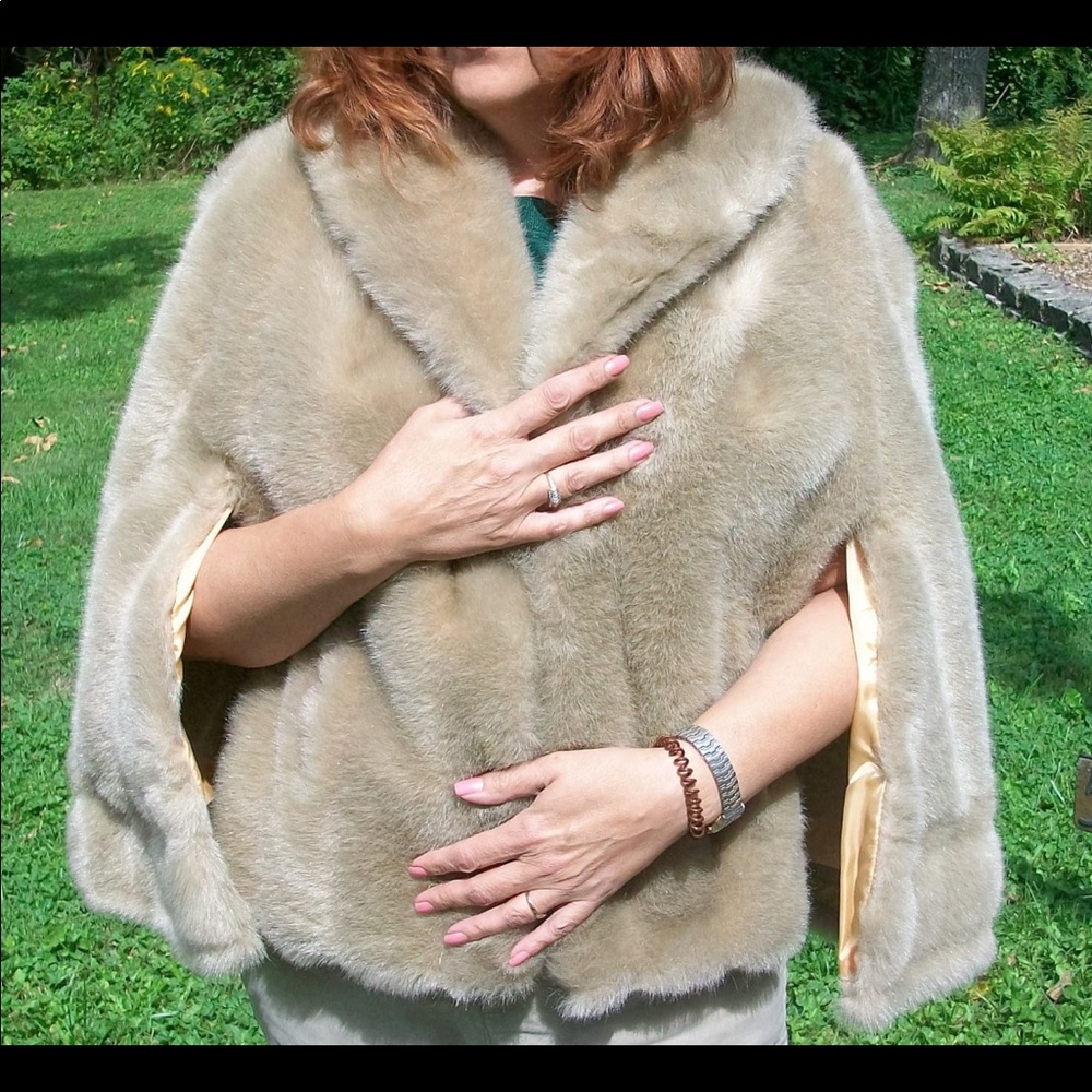 Vintage faux fur capelet